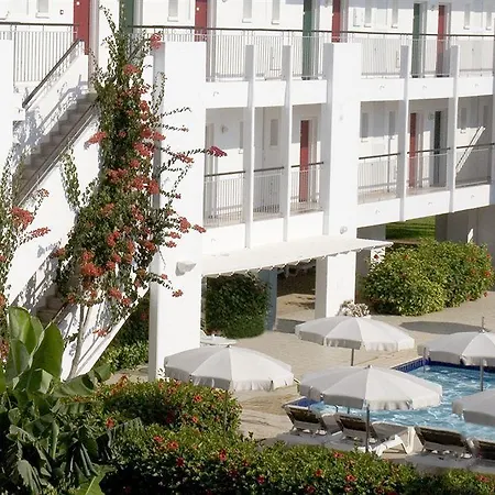 Nissi Park Отель 3*